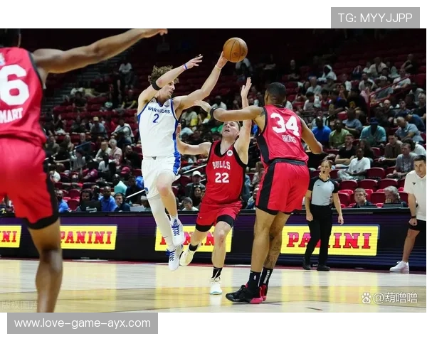 武切维奇背身强攻连续得分，公牛稳定输出